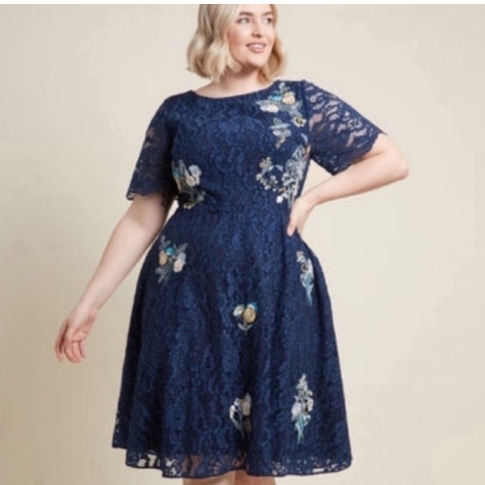 Modcloth Lace Embroidered Beaded Floral Dress Shortsleeve Blue Size 1X Plus
